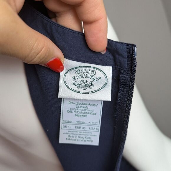 Laura Ashley Velour dress in Navy Blue front pockets, sleeveless, Vintage size 6 - Picture 9 of 9